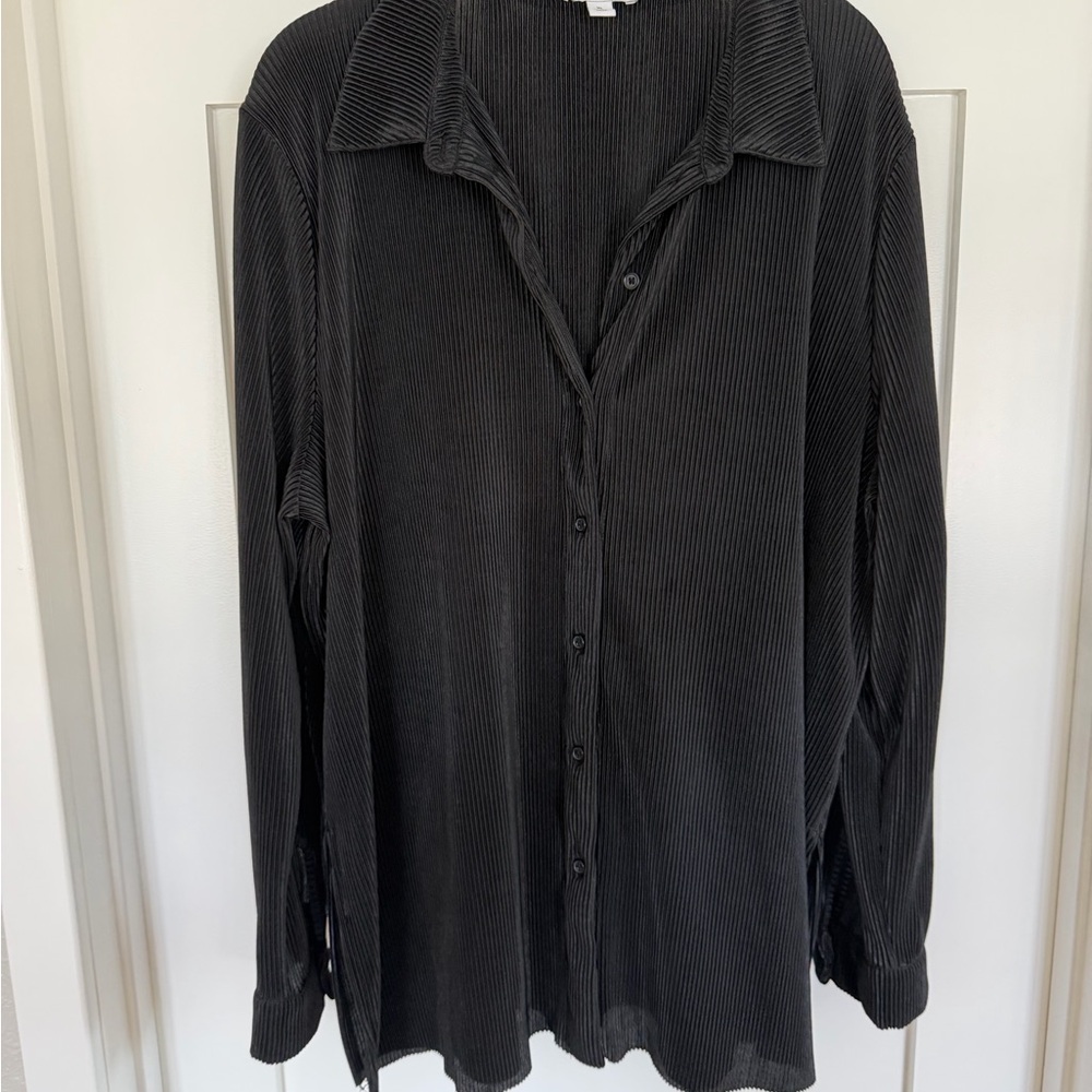 Bar III Women’s Black Ribbed Button-Down Shirt